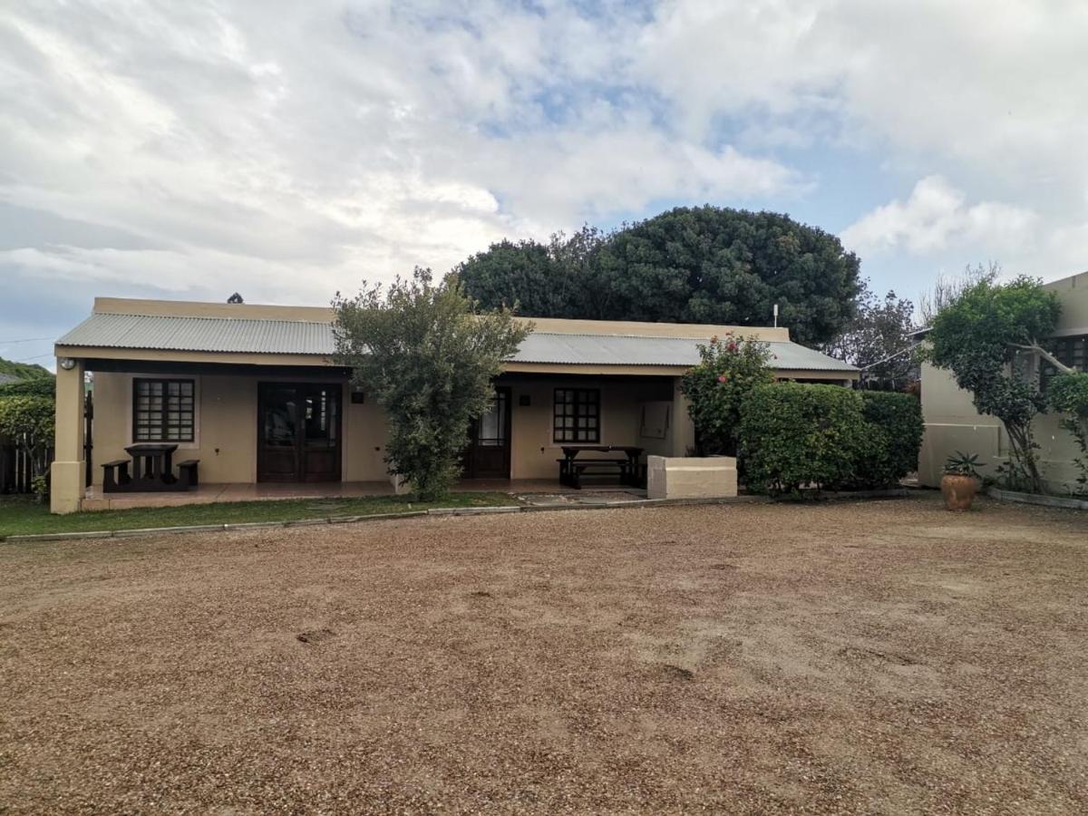 Tourist Lodge Gansbaai Exterior foto