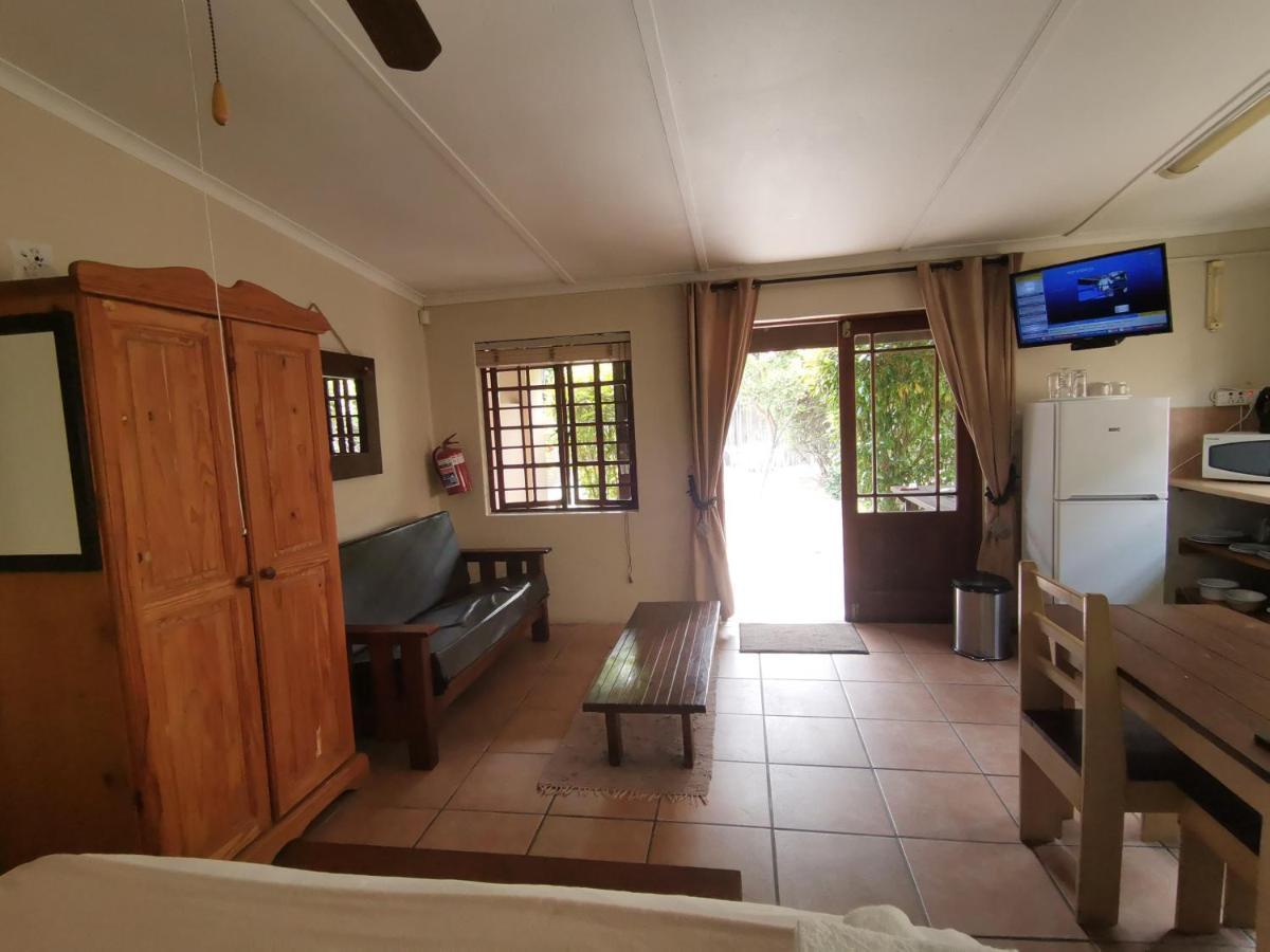 Tourist Lodge Gansbaai Exterior foto