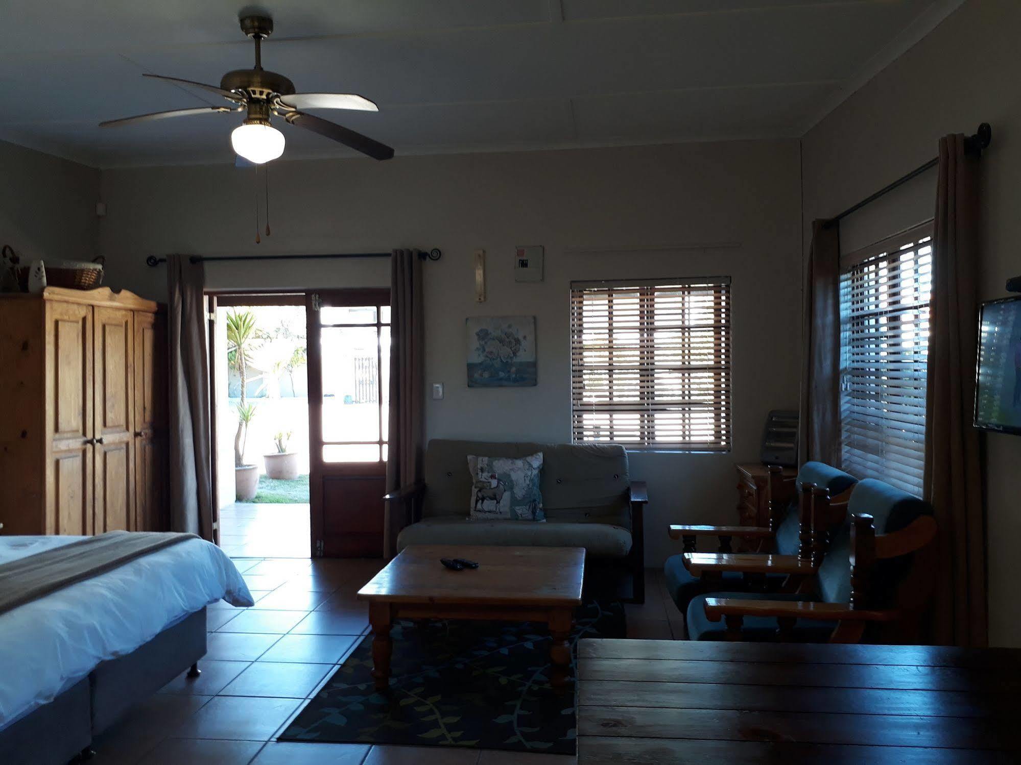 Tourist Lodge Gansbaai Exterior foto